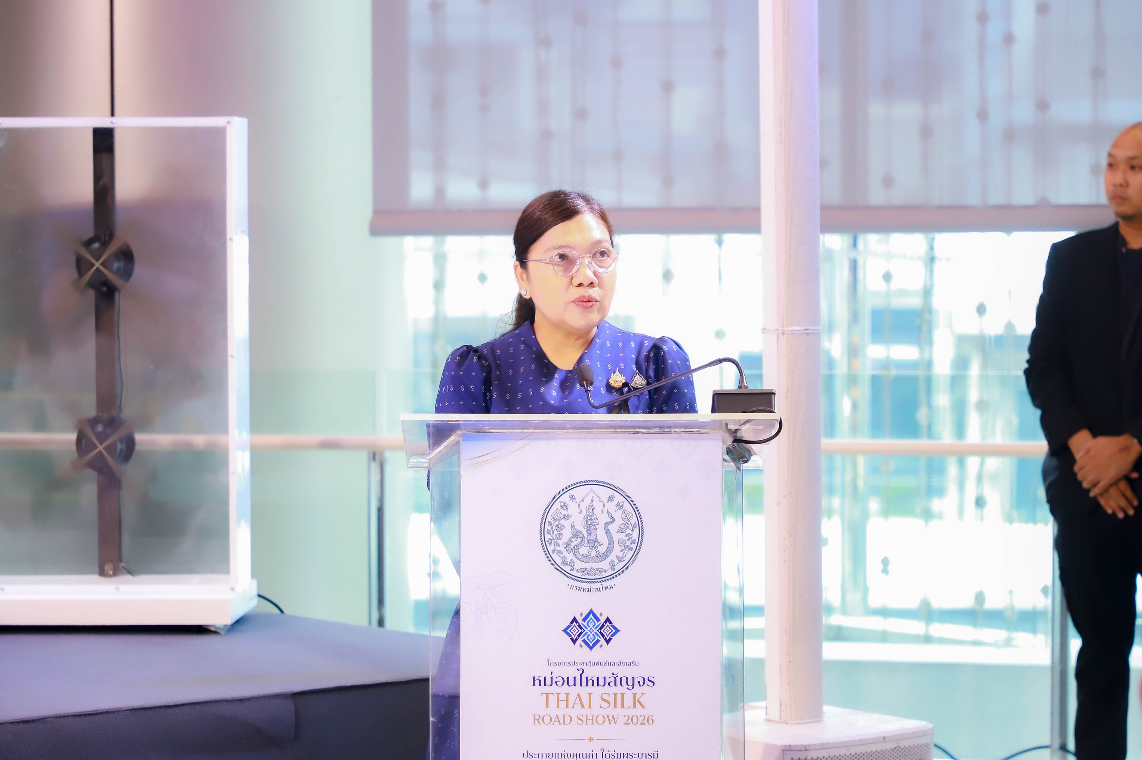 title - ผู้ตรวจราชการ ส.ป.ก. ร่วมพิธีเปิดงานหม่อนไหมสัญจร ณ กรุงเทพมหานครและจังหวัดนนทบุรี ครั้งที่ 3